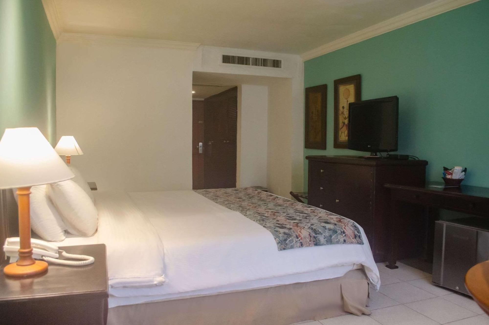 Hotel Faranda Express Puerta Del Sol Barranquilla, A Member Of Radisson Individuals Барранкилья Экстерьер фото