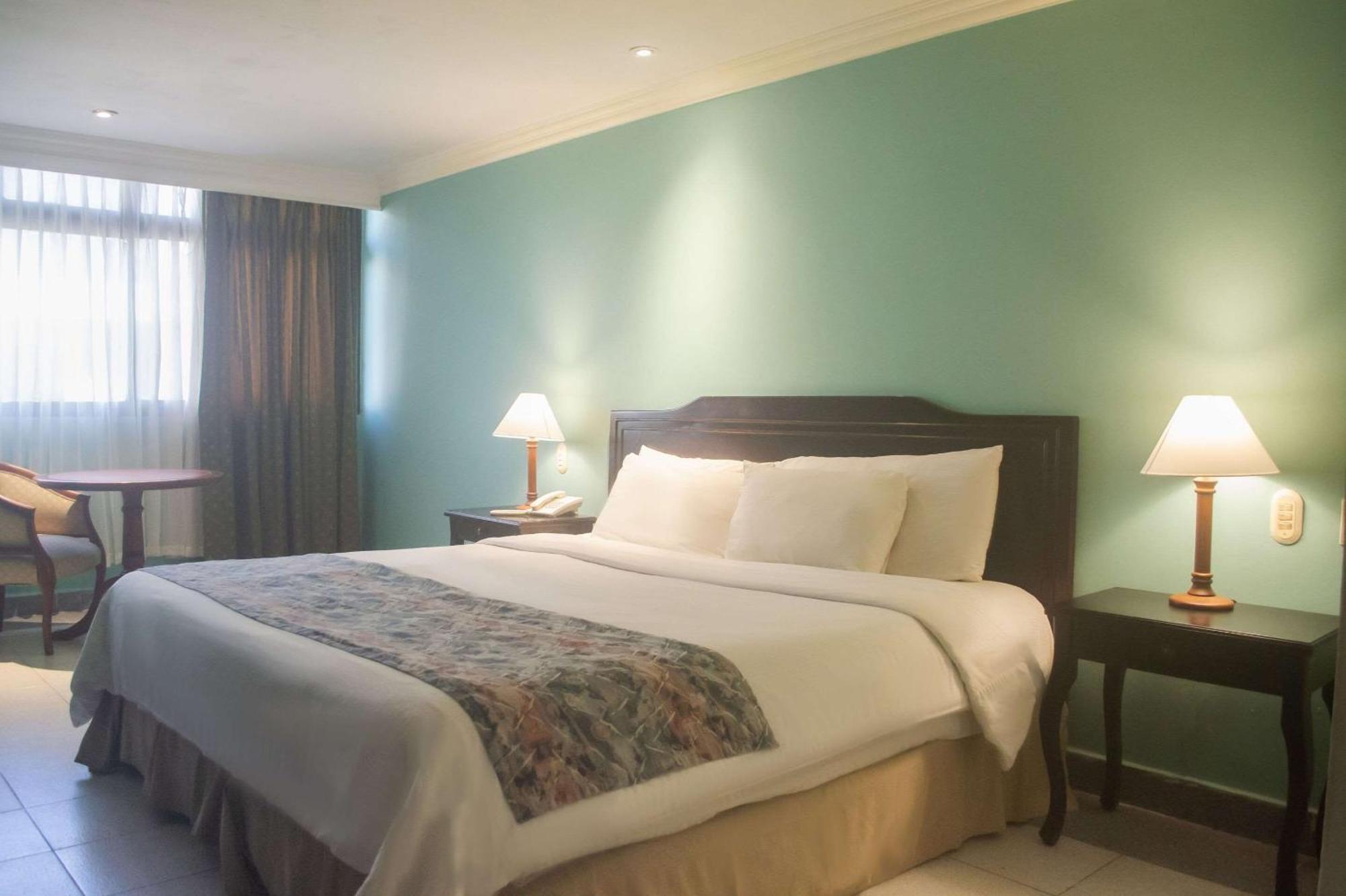 Hotel Faranda Express Puerta Del Sol Barranquilla, A Member Of Radisson Individuals Барранкилья Экстерьер фото